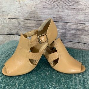 Nurture Peep-toe heel